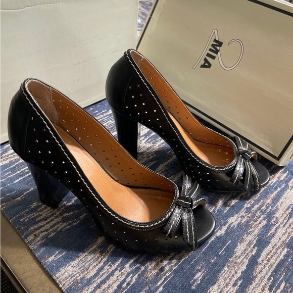 Women’s Shoes - Picture 3 of 10